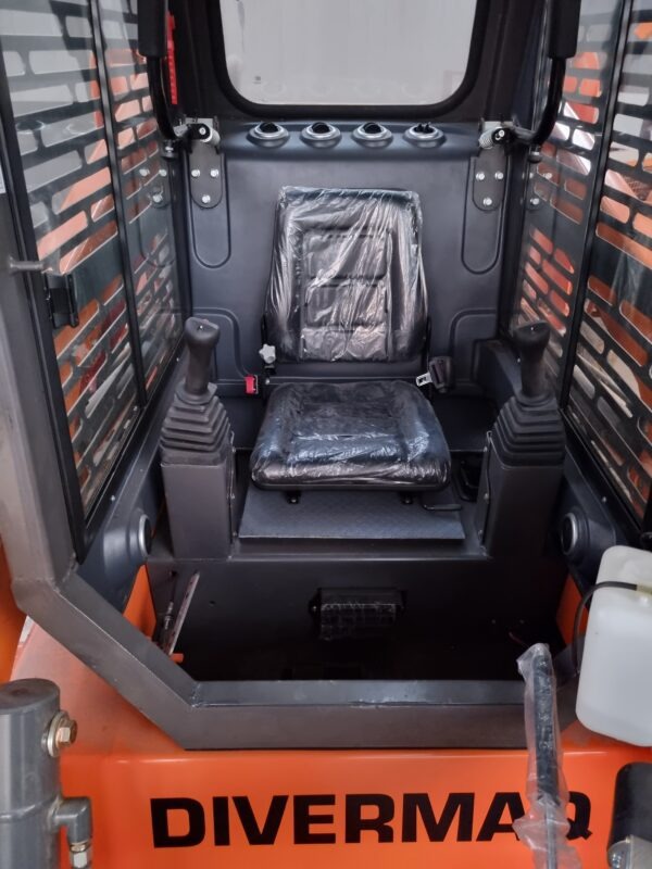 MINICARGADOR SS75T DIVERMAQ  TURBO 75HP + JOYSTICK PILOTO + CABINA A/C - Imagen 3